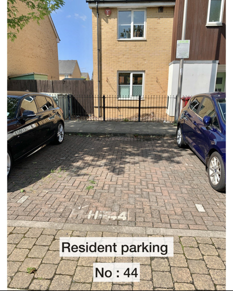 Parking on Puffin Way, RG2