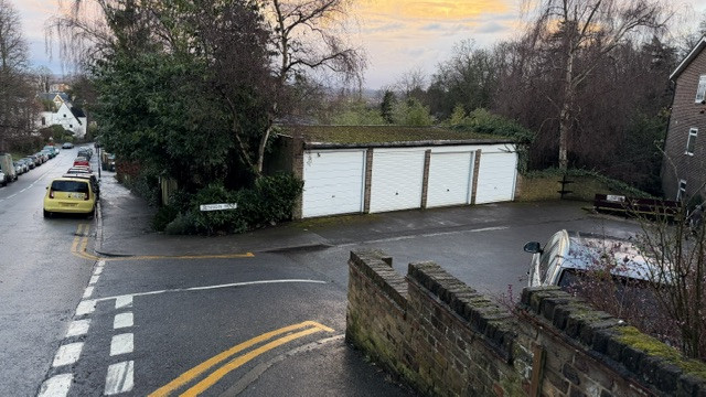 Parking on Jenson Way, SE19