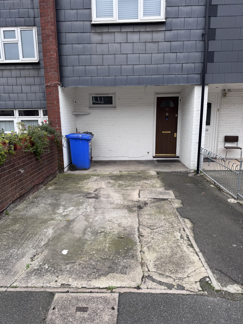 Parking on Stellman Close, E5