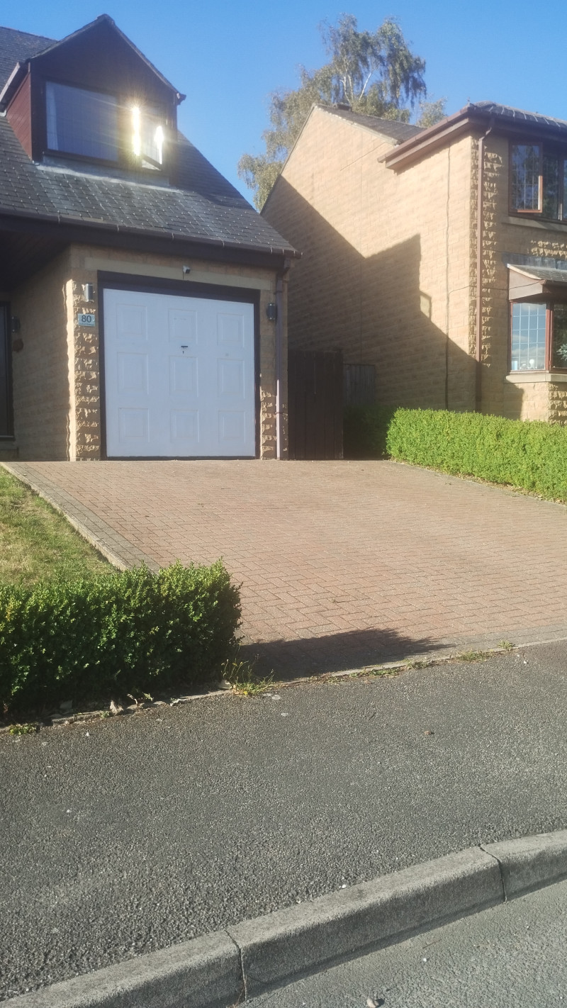 Parking on Oxford Avenue, LS20