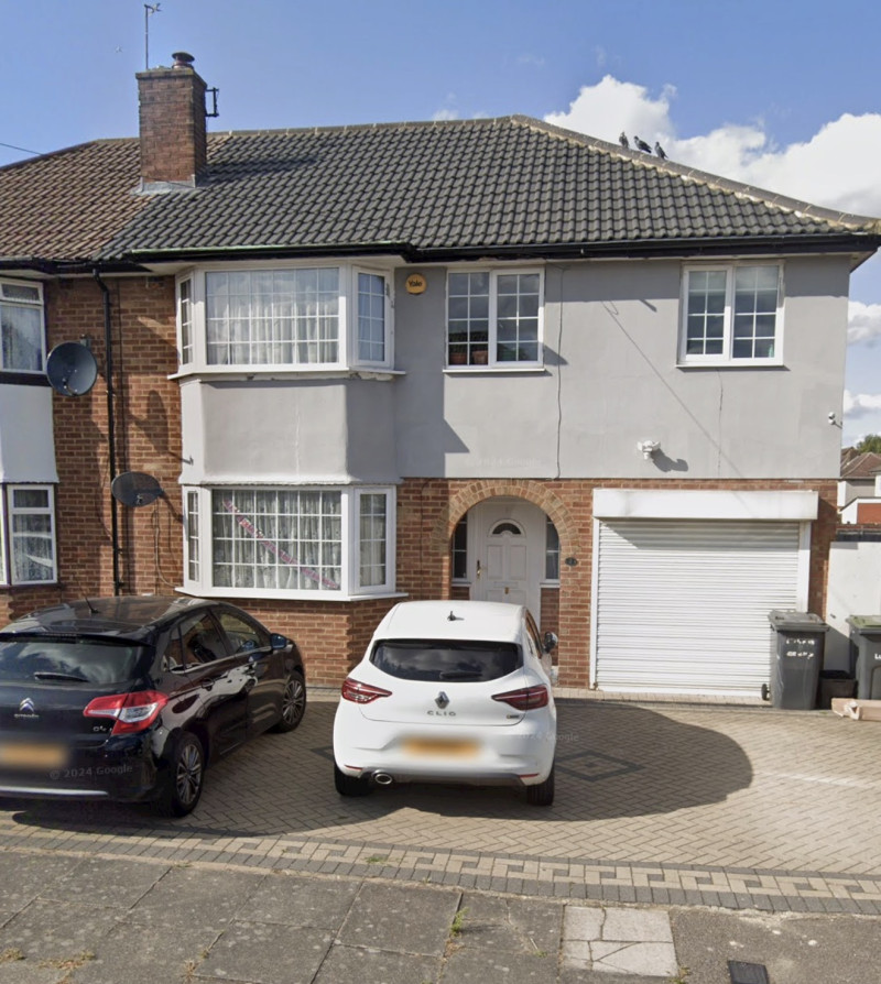 Parking on Raleigh Grove, LU4