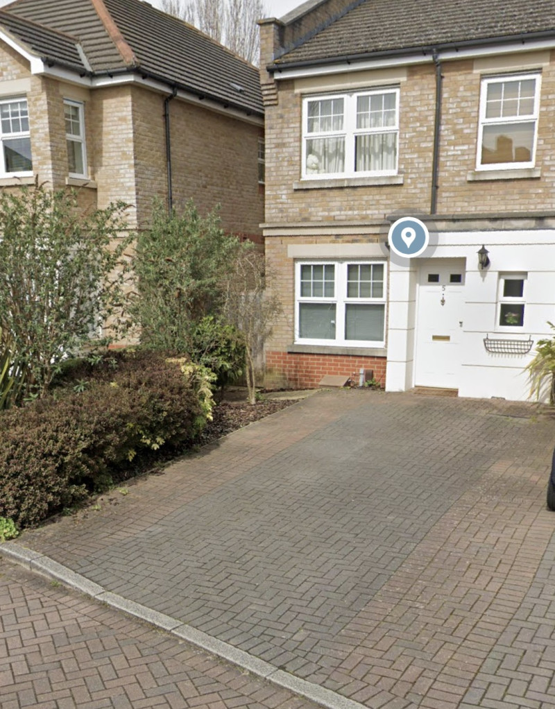 Parking on Sandringham Mews, TW12