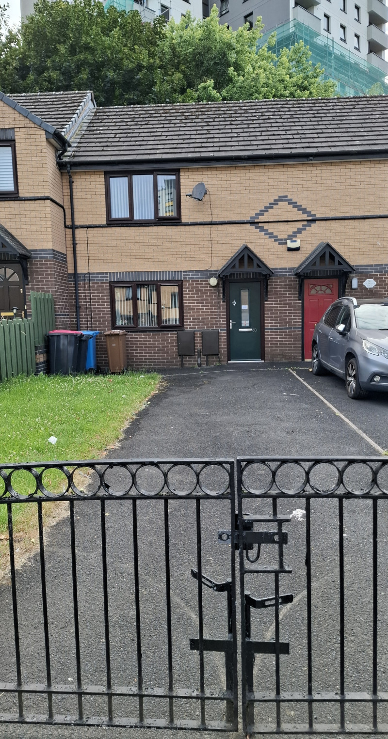Parking on St. Simon Street, M3