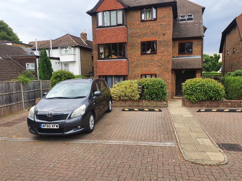 Driveway on Cheam Road, SM1