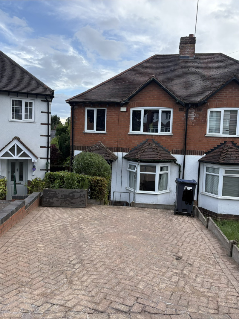 Parking on Woodleigh Avenue, B17