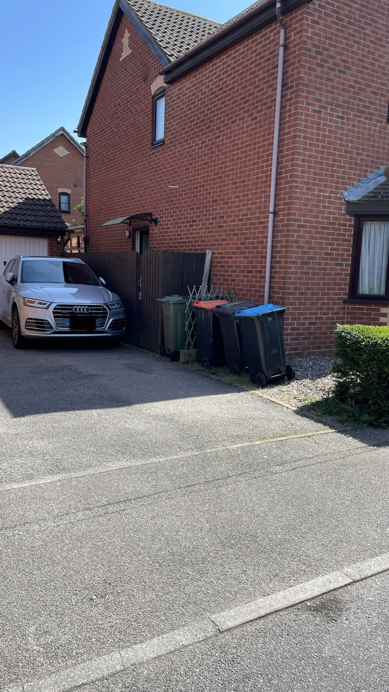 Parking on Blansby Chase, MK4