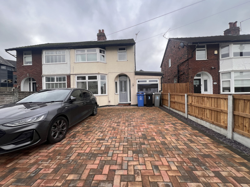 Parking on Glebelands Road, M33