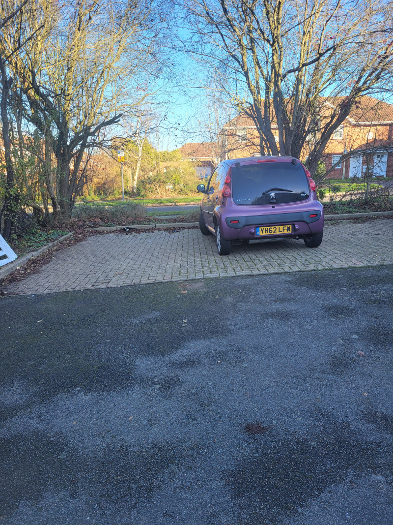 Parking on Rooks Close, AL8