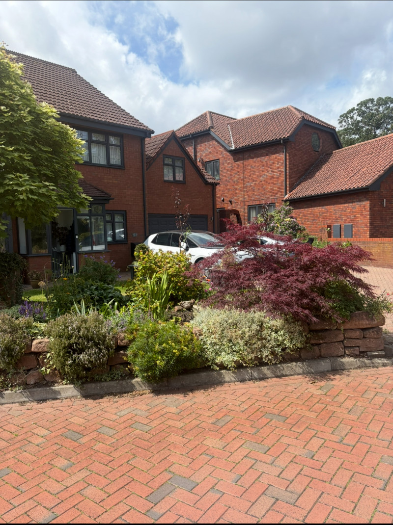 Parking on Stowe Close, L25