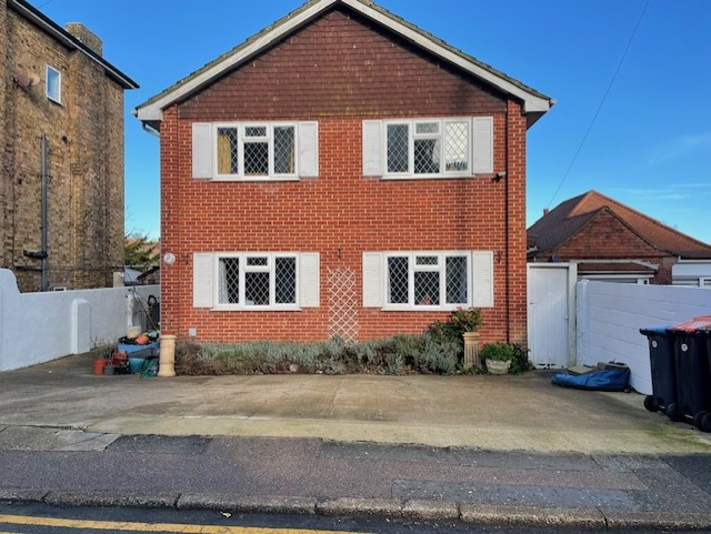 Parking on The Vale, CT10