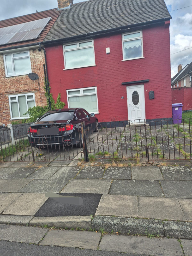 Parking on Wellbrook Green, L24