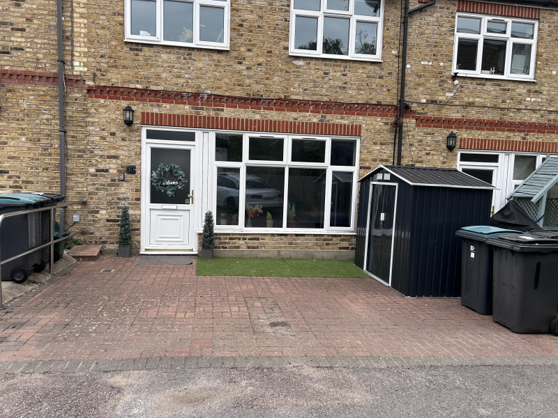 Parking on Rosebery Road, N10