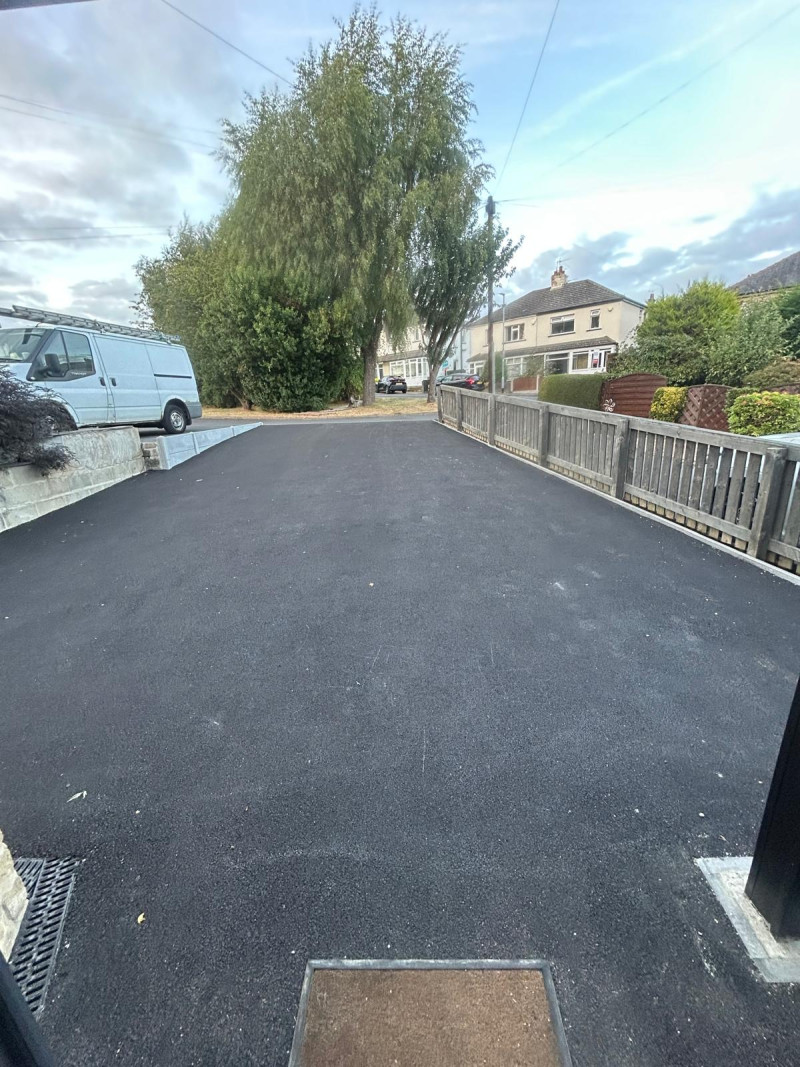 Parking on Oxford Avenue, LS20