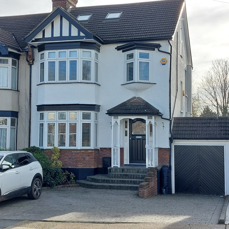 Parking on Deyncourt Gardens, RM14