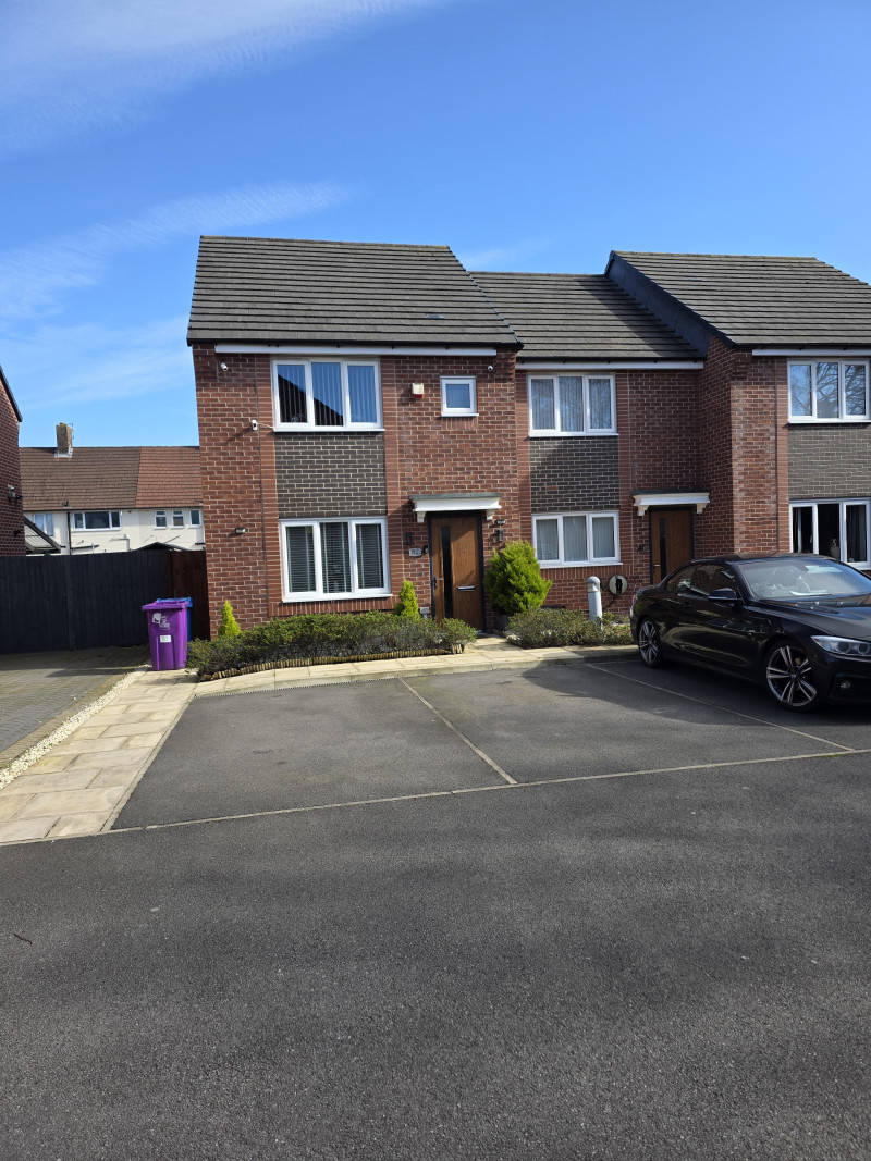 Parking on Hammond Drive, L24