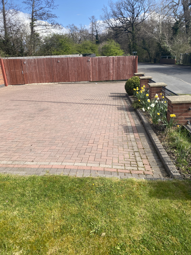 Driveway on Bickenhill Road, B37