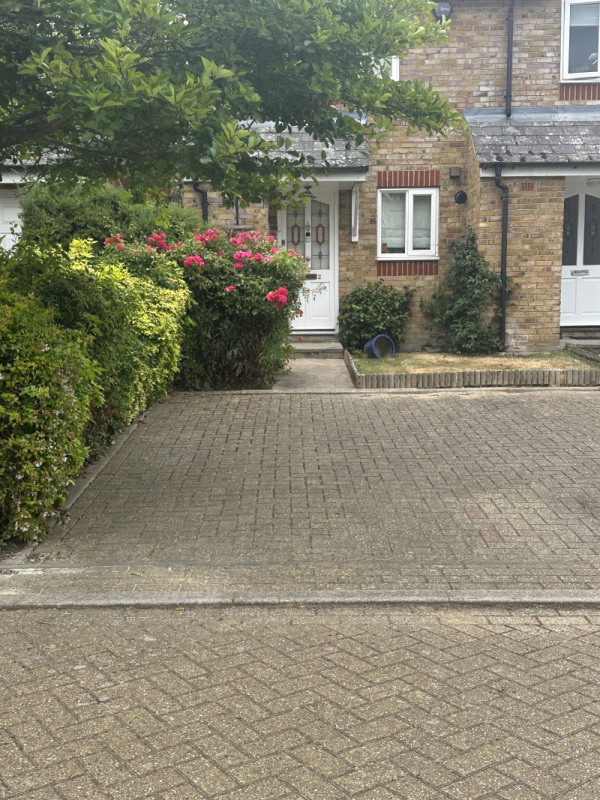 Parking on Duchess Close, N11