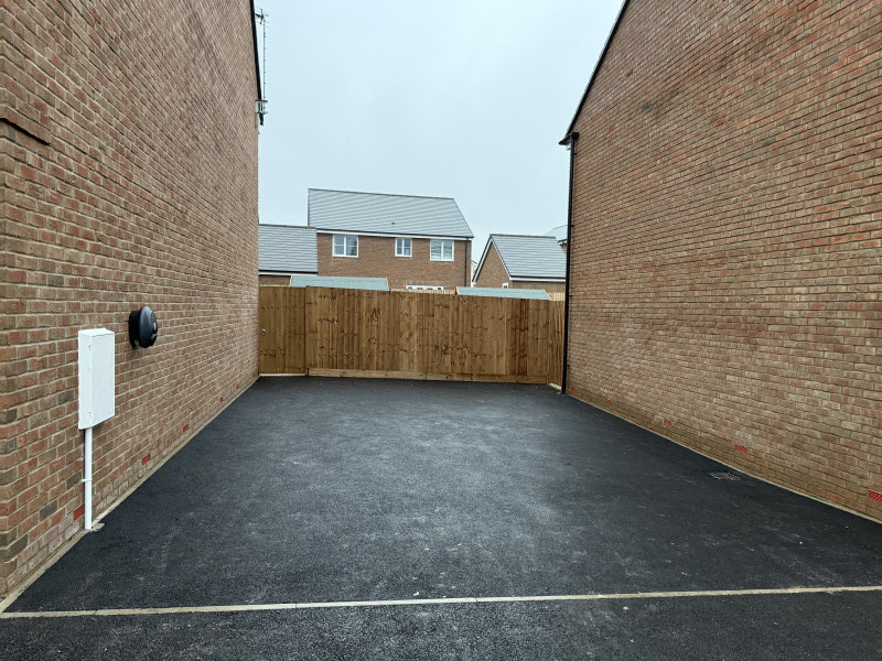 Parking on Crow Drive, LU2