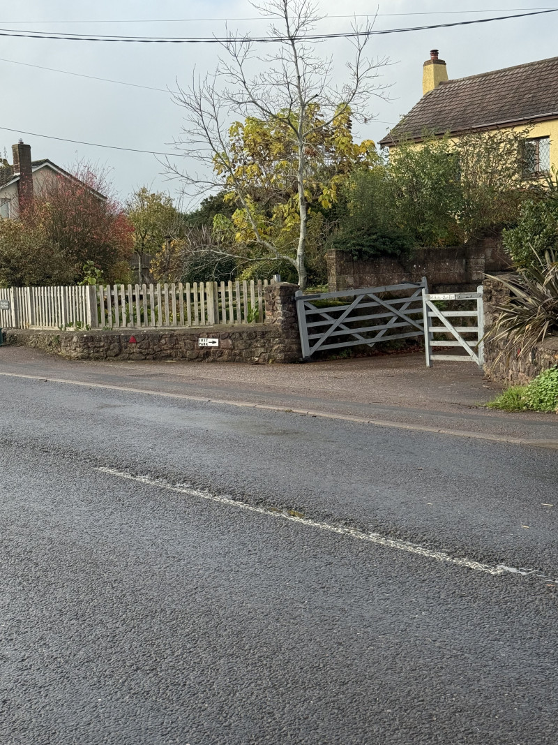 Private drive,1/2 mileJct 27M5,close Tiverton Park