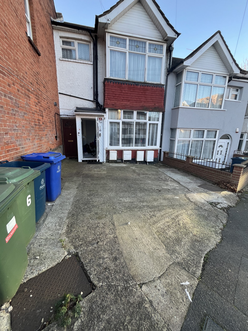 Parking on Brooke Avenue, HA2