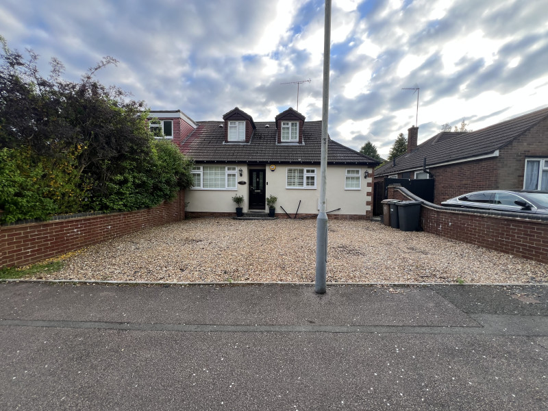 Parking on Saywell Road, LU2