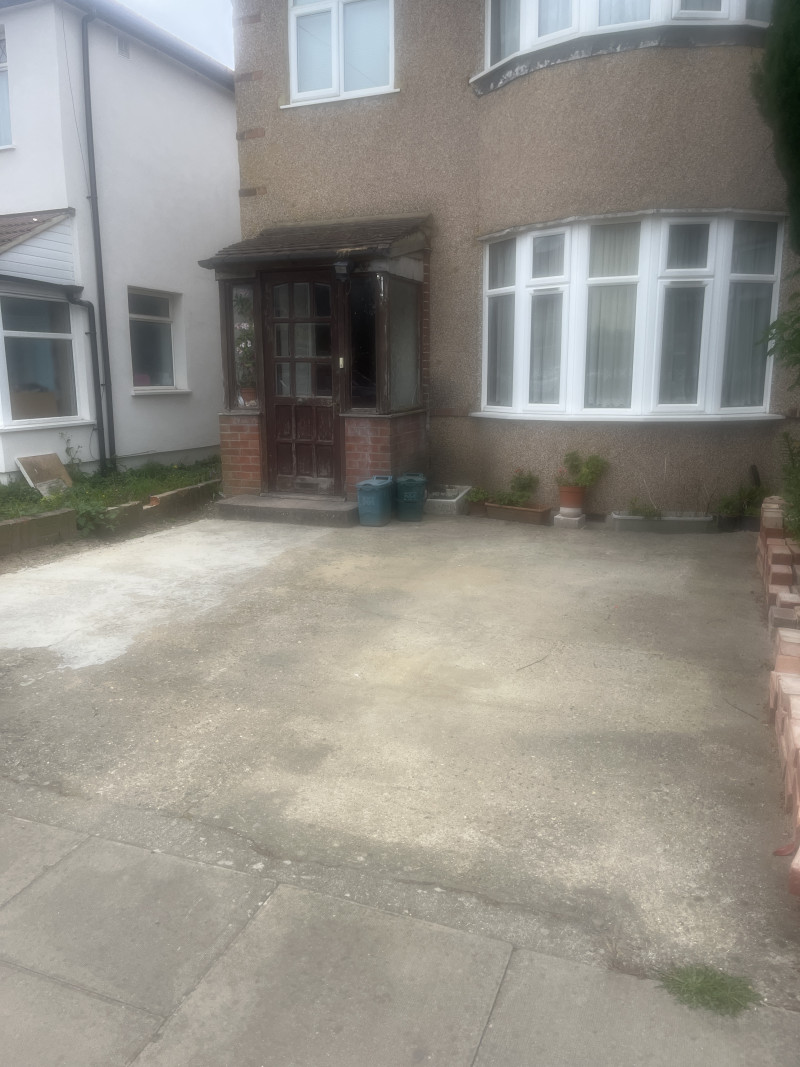 Parking on Oakwood Avenue, UB1