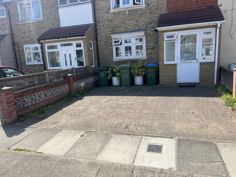 Parking on Throwley Close, SE2