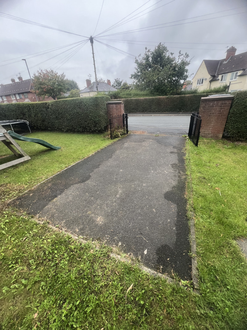 Parking on Mayfair Road, M22