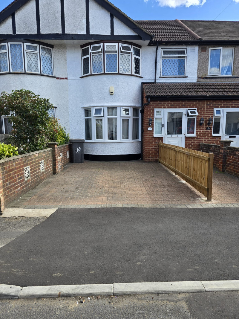 Parking on Bourne Avenue, UB3