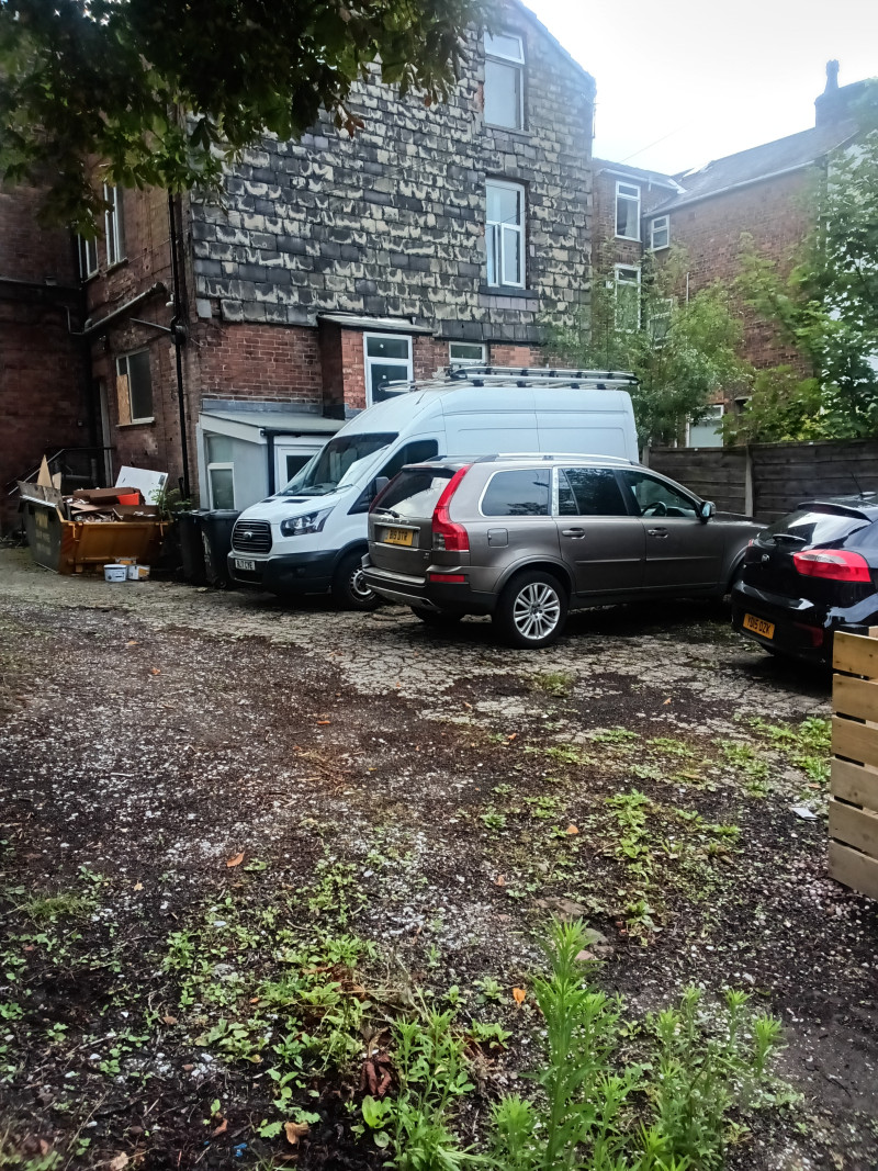 Parking on Wellington Road, M30