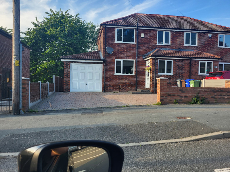 Parking on Victoria Avenue, M9
