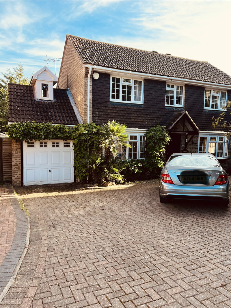 Parking on Knights Ridge, BR6