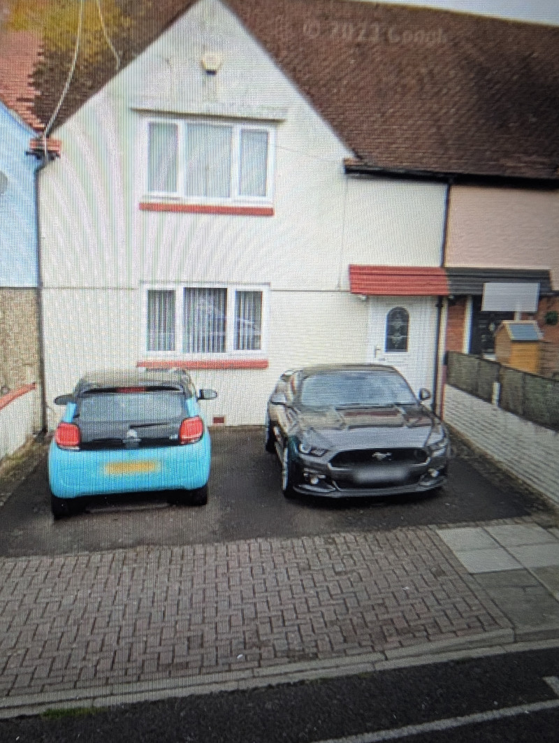 Parking on Henderson Road, PO4