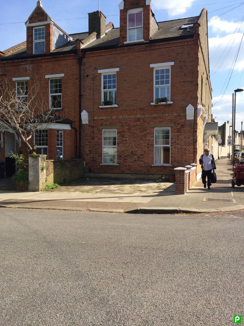 Parking on Queens Road, N11